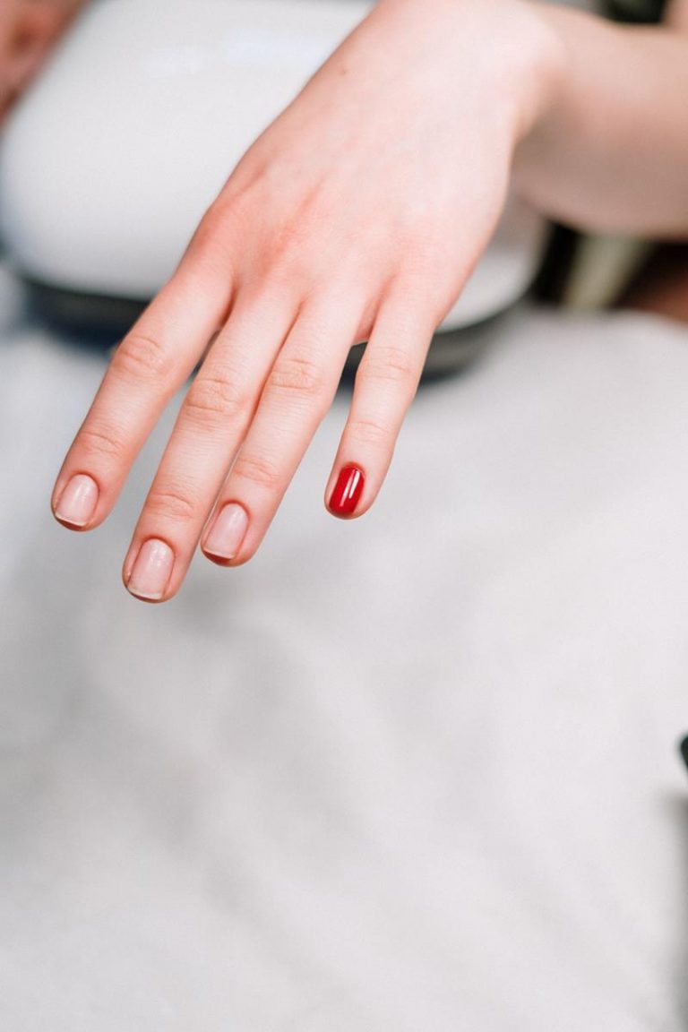 Manicure hybrydowy