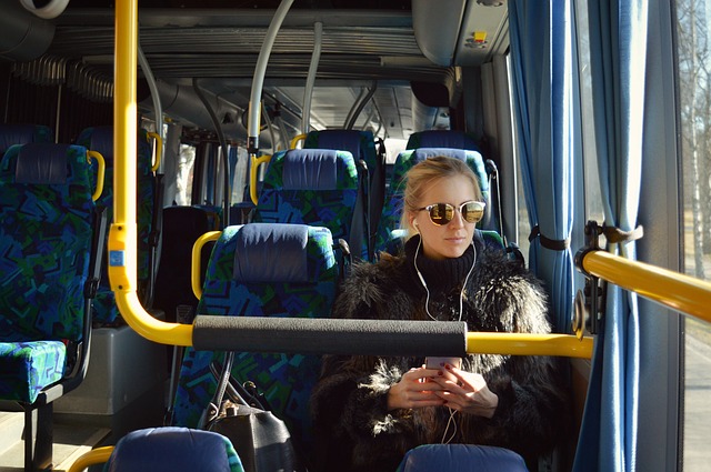 Profesjonalny wynajem busów: transport bezpieczny i komfortowy