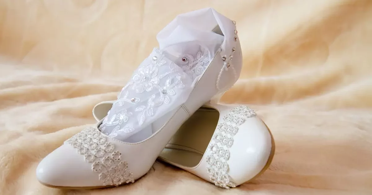 Komfort i elegancja – półbuty damskie z naturalnej skóry